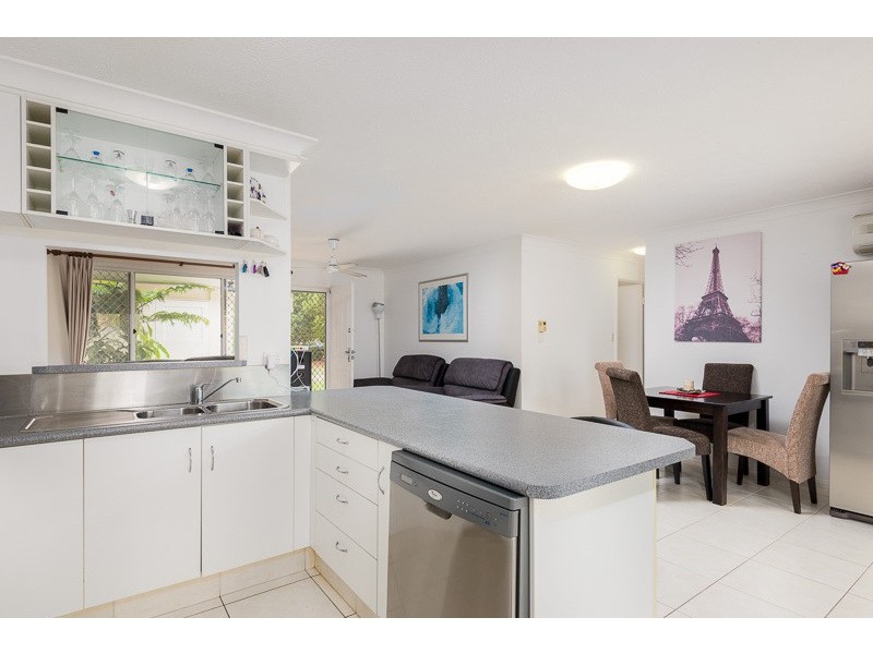 42/2 St Kevins Avenue, Benowa QLD 4217