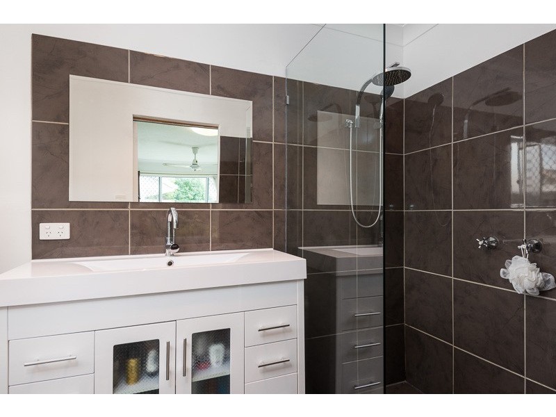 42/2 St Kevins Avenue, Benowa QLD 4217