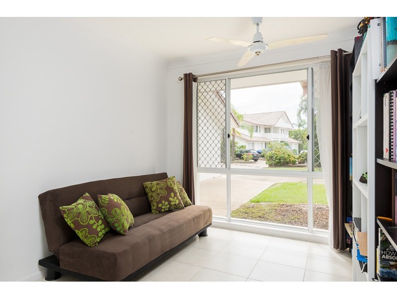 42/2 St Kevins Avenue, Benowa QLD 4217