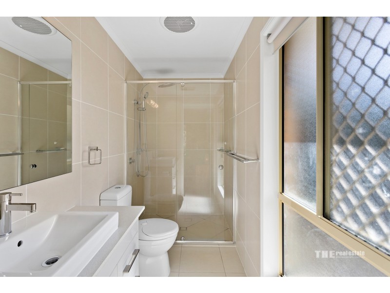 19 Malekula Rise, Pacific Pines QLD 4211