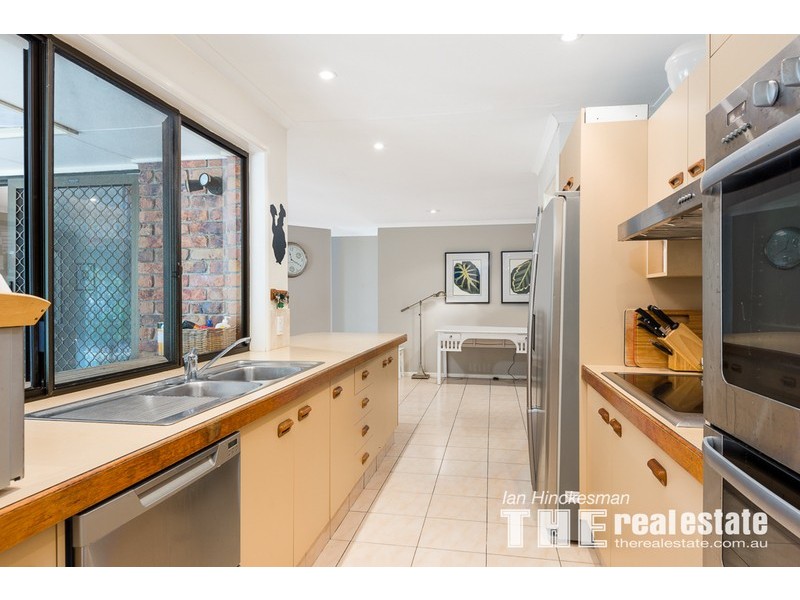 7 Nelson Court, Benowa QLD 4217