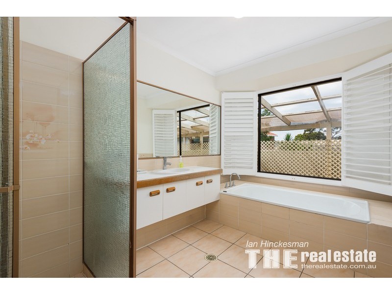 7 Nelson Court, Benowa QLD 4217