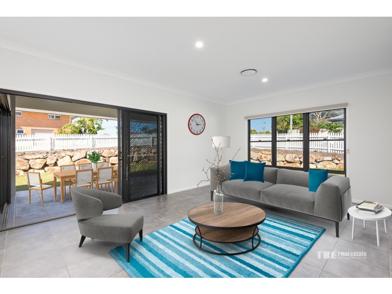 2/109 Central Street, Labrador QLD 4215