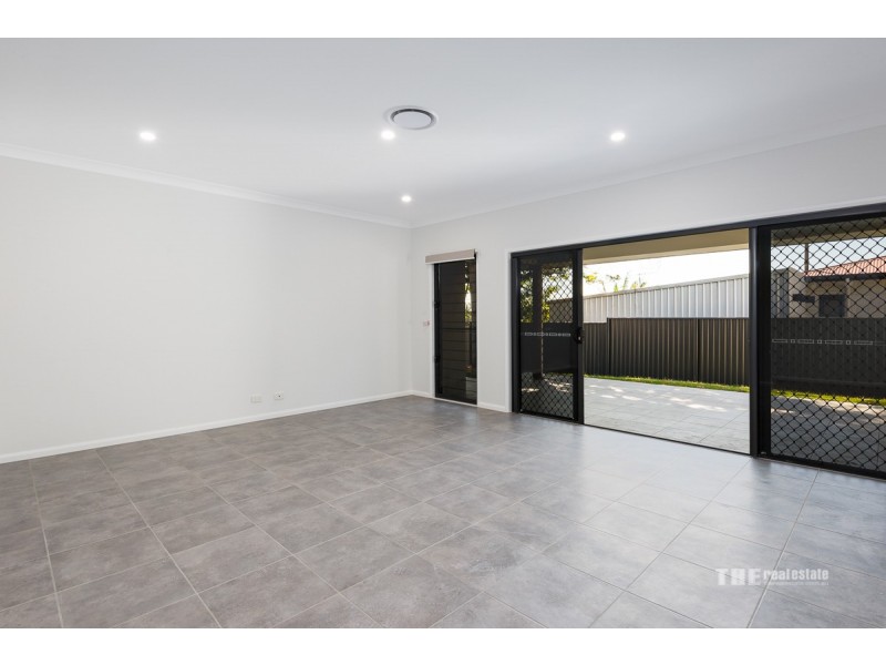 2/109 Central Street, Labrador QLD 4215