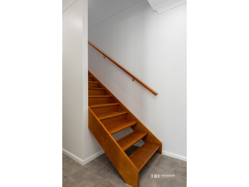 2/109 Central Street, Labrador QLD 4215