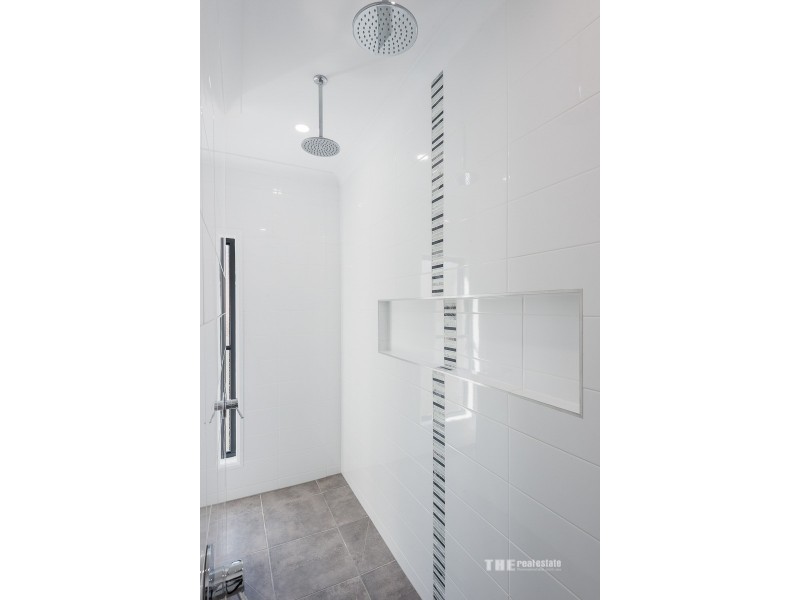 2/109 Central Street, Labrador QLD 4215