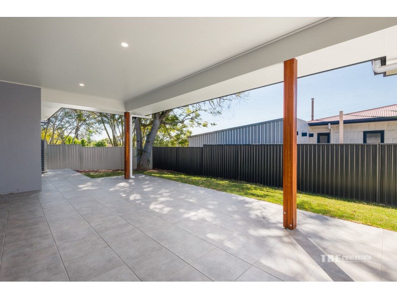 2/109 Central Street, Labrador QLD 4215