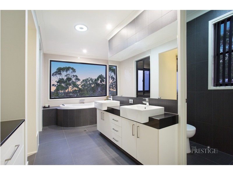 8 Abbey Ridge Road, Reedy Creek QLD 4227