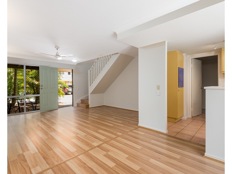 200/215 Cottesloe Drive, Mermaid Waters QLD 4218