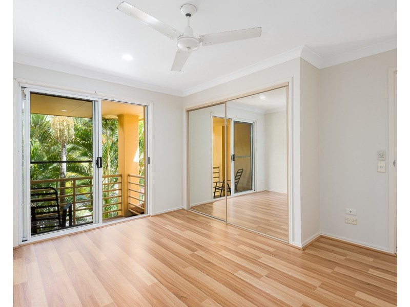 200/215 Cottesloe Drive, Mermaid Waters QLD 4218