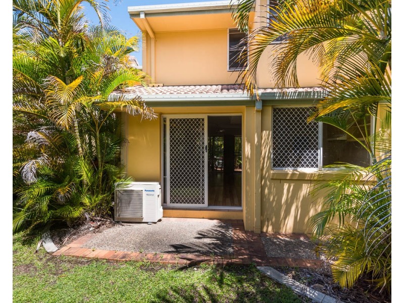 200/215 Cottesloe Drive, Mermaid Waters QLD 4218