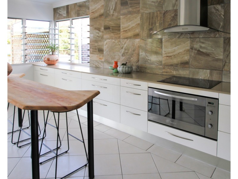 27 Bardon Avenue, Miami QLD 4220