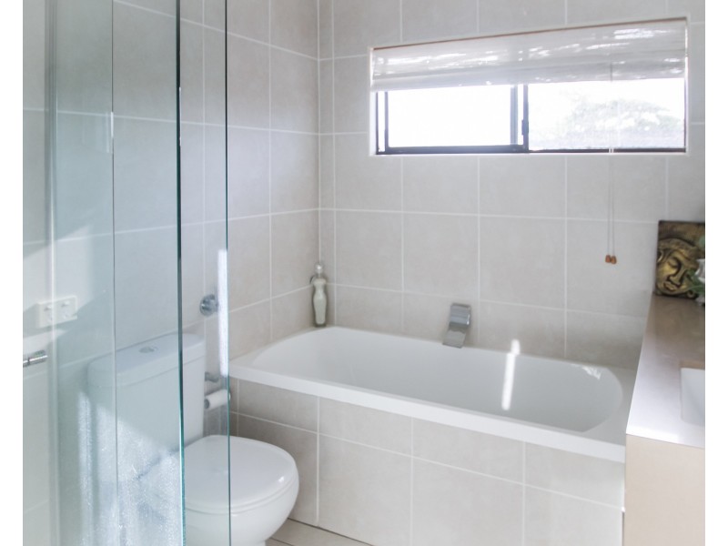 27 Bardon Avenue, Miami QLD 4220