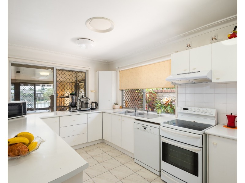 16 Conifer Crescent, Broadbeach Waters QLD 4218