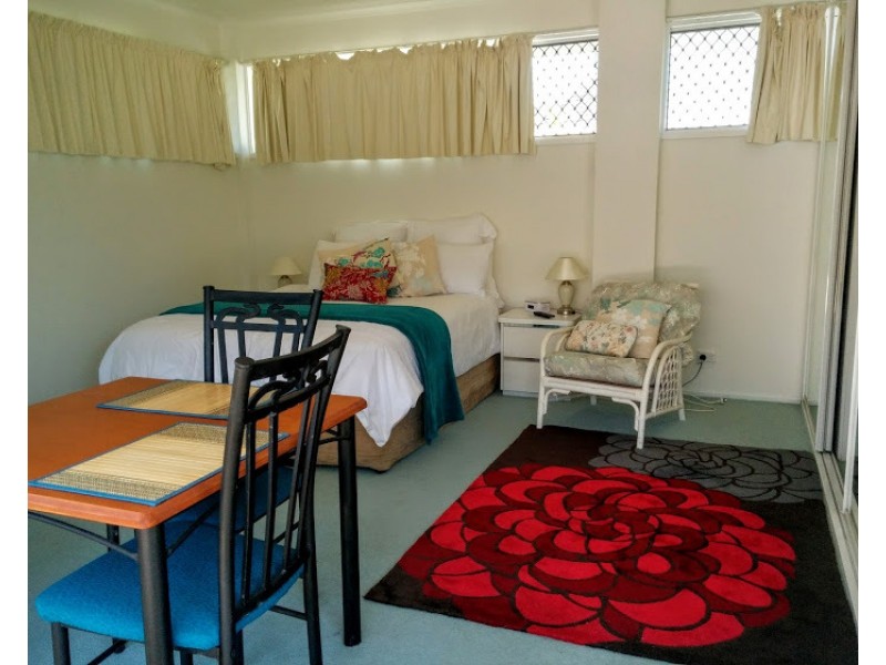 16 Conifer Crescent, Broadbeach Waters QLD 4218