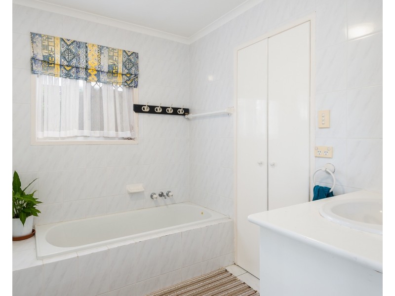 16 Conifer Crescent, Broadbeach Waters QLD 4218