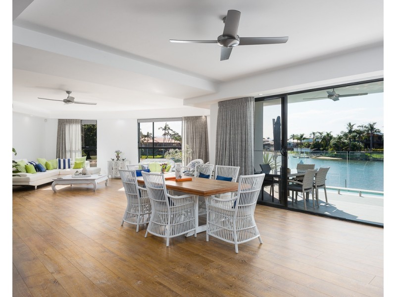 2a Cypress Drive, Broadbeach Waters QLD 4218