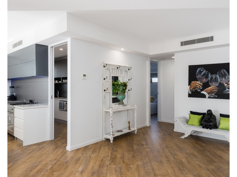 2a Cypress Drive, Broadbeach Waters QLD 4218