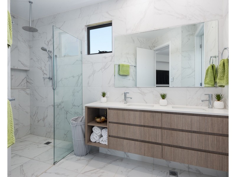 2a Cypress Drive, Broadbeach Waters QLD 4218