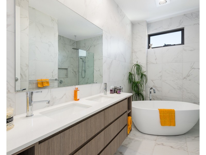 2a Cypress Drive, Broadbeach Waters QLD 4218