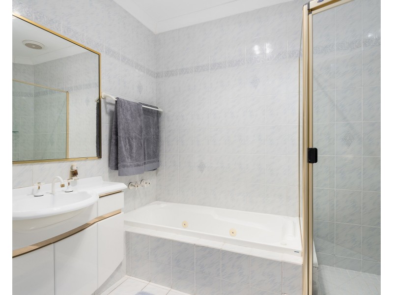 35 Port Jackson Boulevard, Clear Island Waters QLD 4226