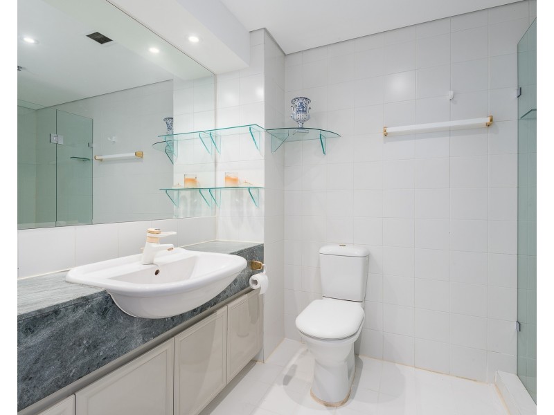 C19-1/75 Brighton Parade, Southport QLD 4215