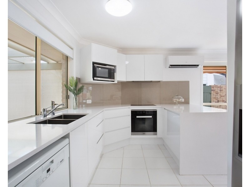 9 Grand Canal Way, Runaway Bay QLD 4216