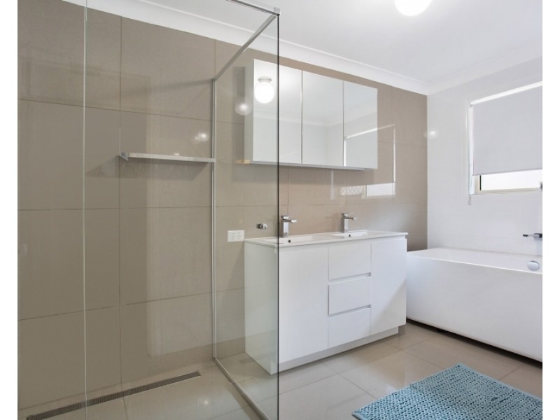 9 Grand Canal Way, Runaway Bay QLD 4216