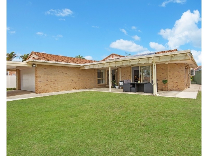 9 Grand Canal Way, Runaway Bay QLD 4216