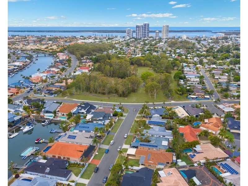 9 Grand Canal Way, Runaway Bay QLD 4216