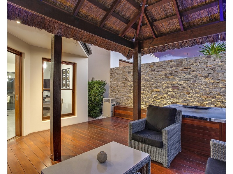 2/2 Cedar Court, Burleigh Heads QLD 4220
