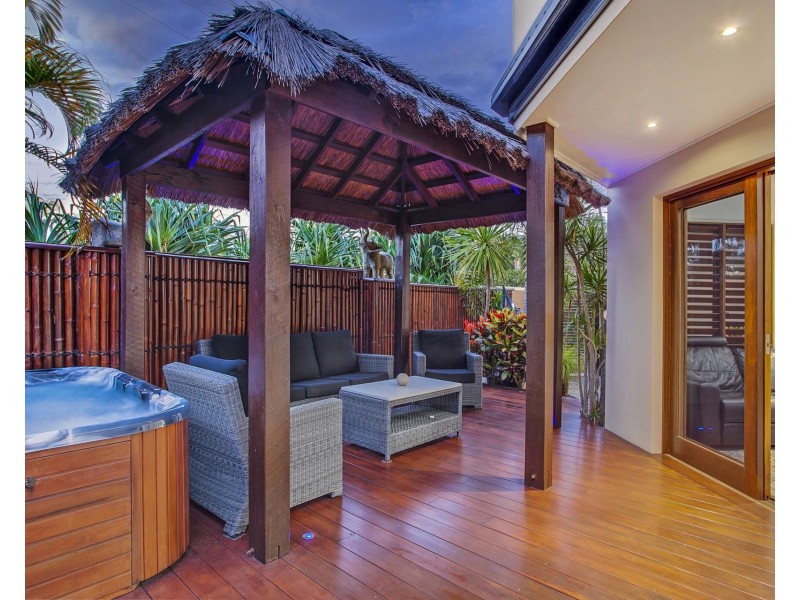 2/2 Cedar Court, Burleigh Heads QLD 4220
