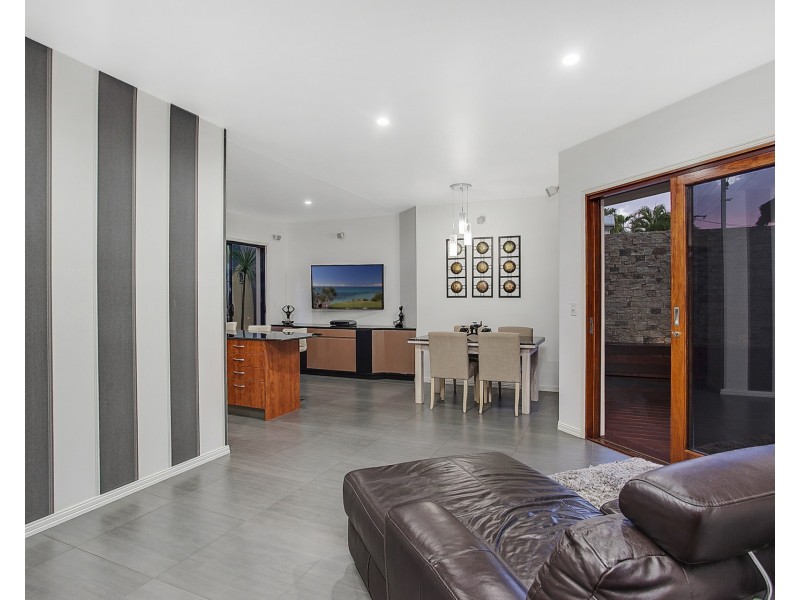 2/2 Cedar Court, Burleigh Heads QLD 4220