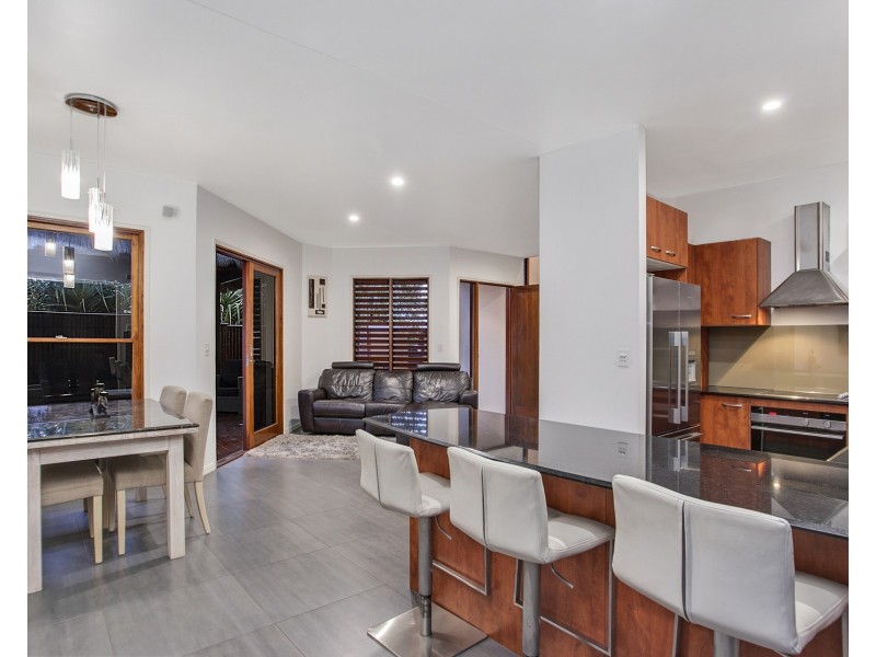 2/2 Cedar Court, Burleigh Heads QLD 4220