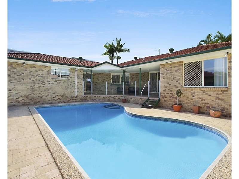 2 Raymond Avenue, Bundall QLD 4217