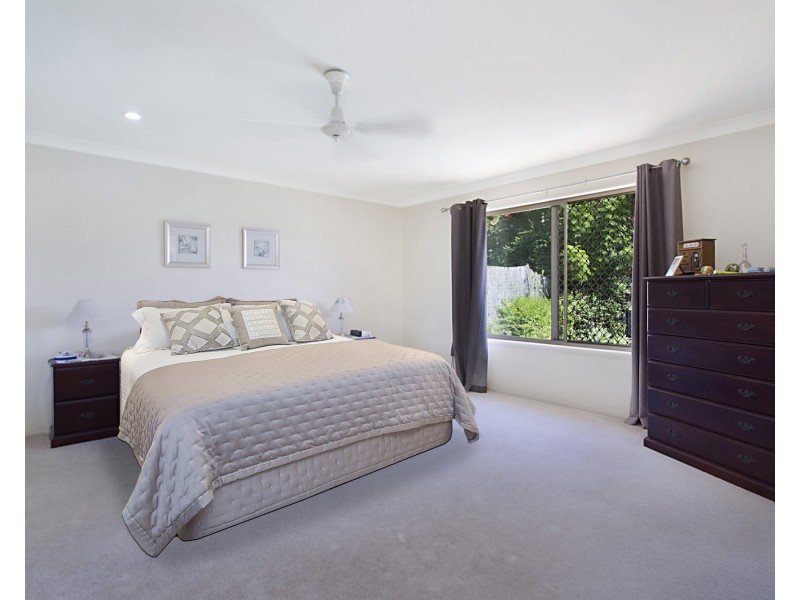 2 Raymond Avenue, Bundall QLD 4217