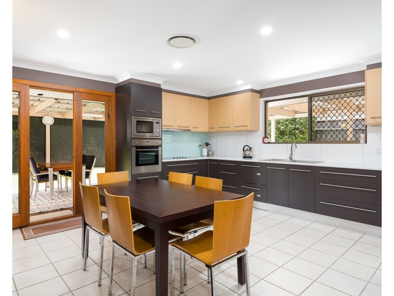 16 Dunlin Drive, Burleigh Waters QLD 4220