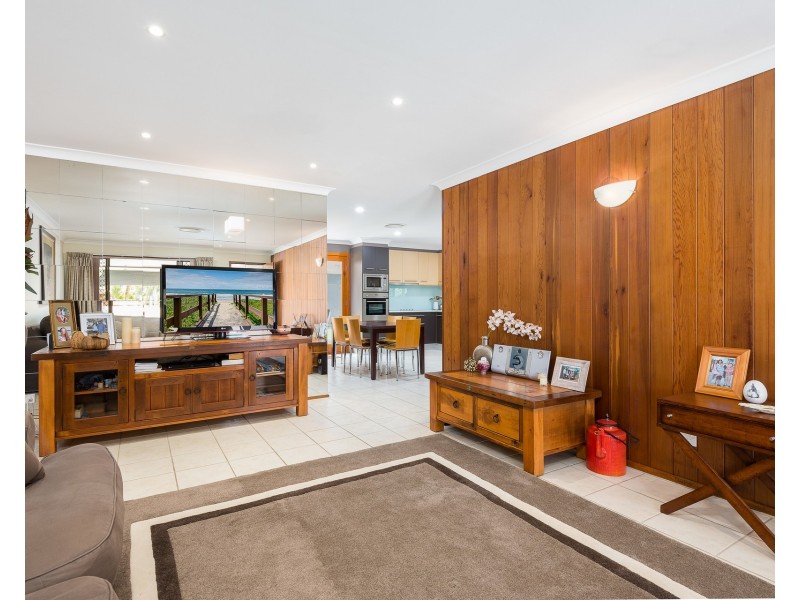 16 Dunlin Drive, Burleigh Waters QLD 4220