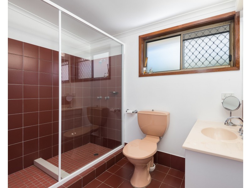 16 Dunlin Drive, Burleigh Waters QLD 4220