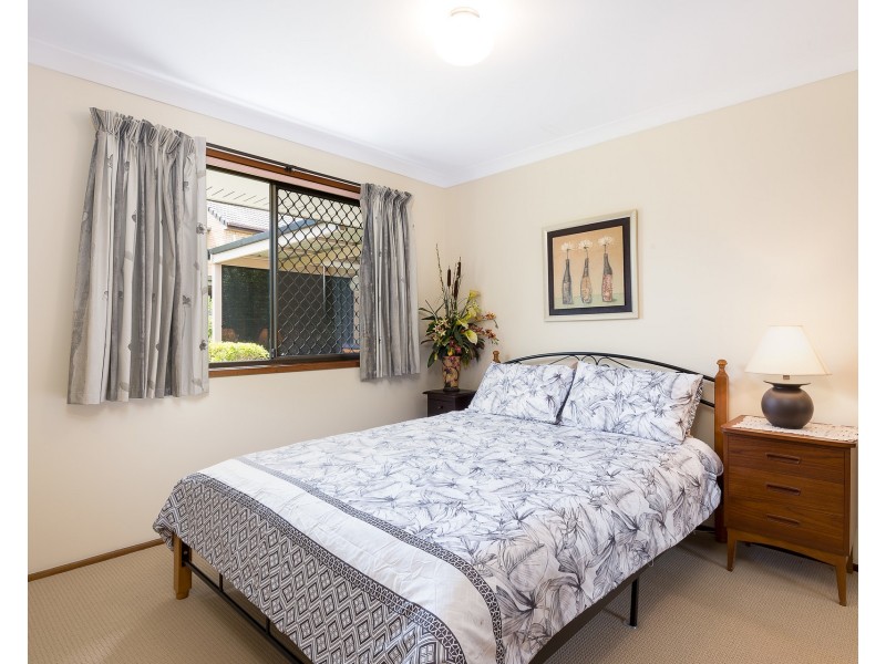 16 Dunlin Drive, Burleigh Waters QLD 4220