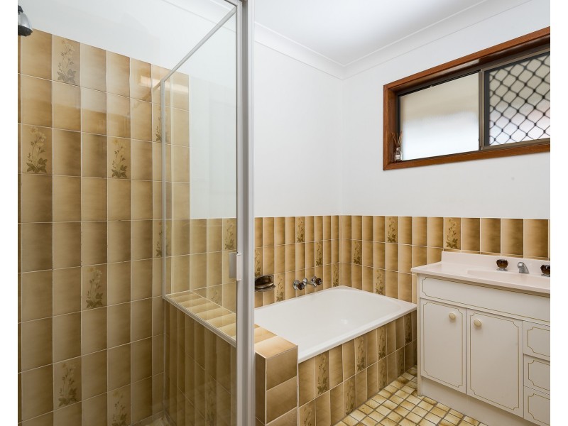 16 Dunlin Drive, Burleigh Waters QLD 4220