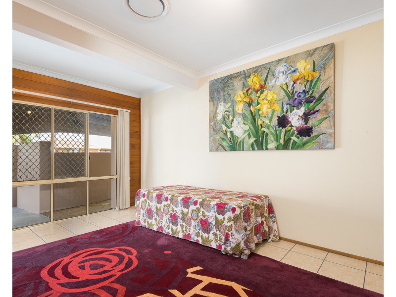 16 Dunlin Drive, Burleigh Waters QLD 4220