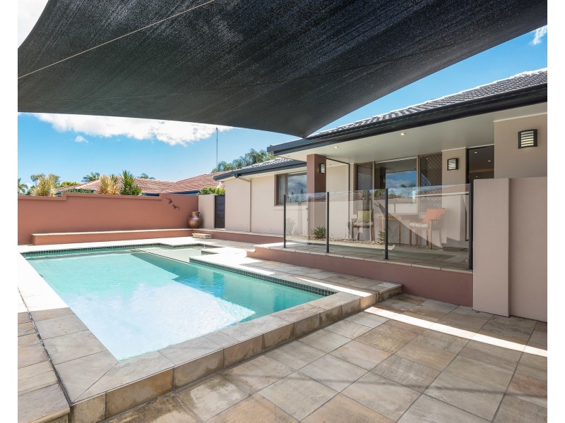 16 Dunlin Drive, Burleigh Waters QLD 4220