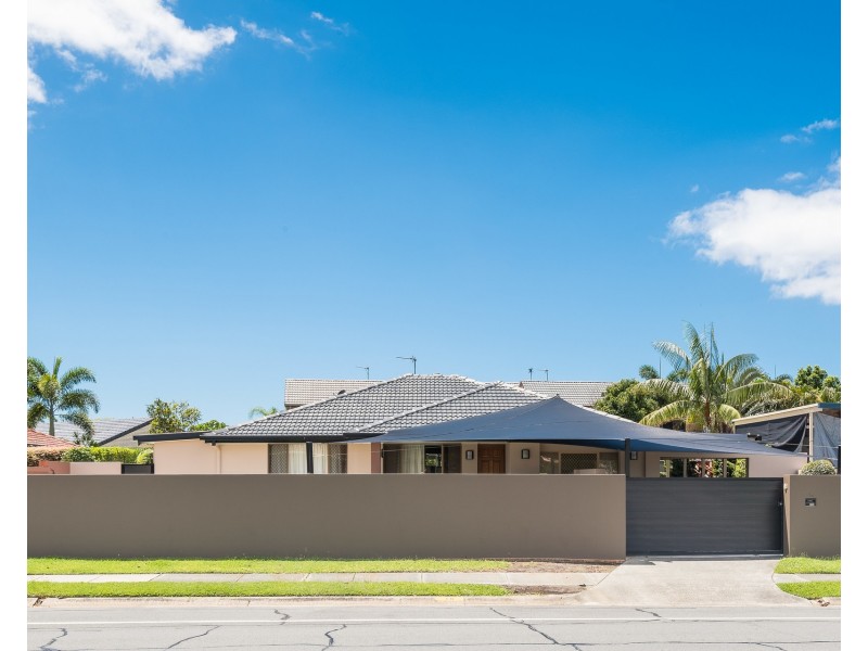 16 Dunlin Drive, Burleigh Waters QLD 4220