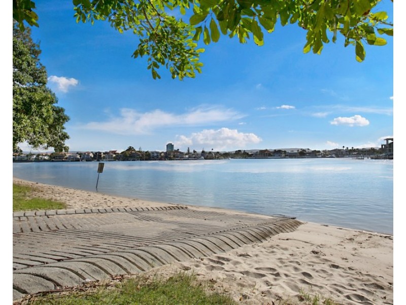 1/38 Pine Avenue, Surfers Paradise QLD 4217