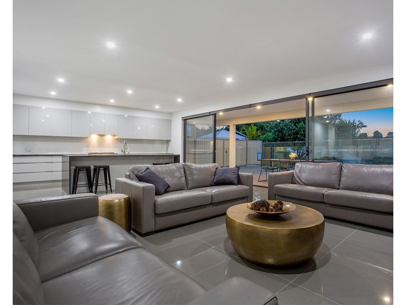 9 Jurien Crescent, Varsity Lakes QLD 4227