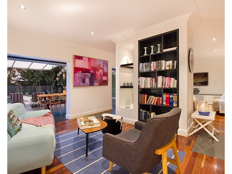 69 Fifth Avenue, Palm Beach QLD 4221