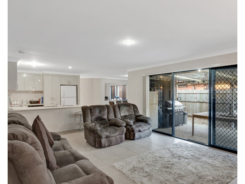 18 Sanctuary Parkway, Waterford QLD 4133