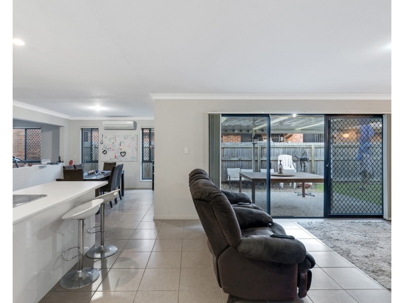 18 Sanctuary Parkway, Waterford QLD 4133