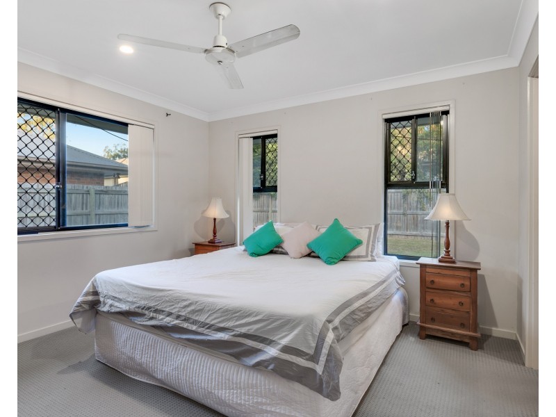 18 Sanctuary Parkway, Waterford QLD 4133